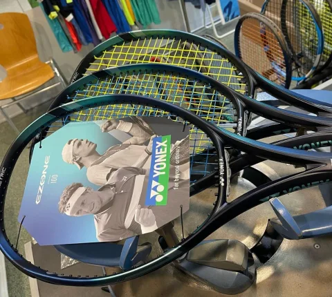 Customización y Personalización de Raquetas de Tenis para Profesionales en Barcelona